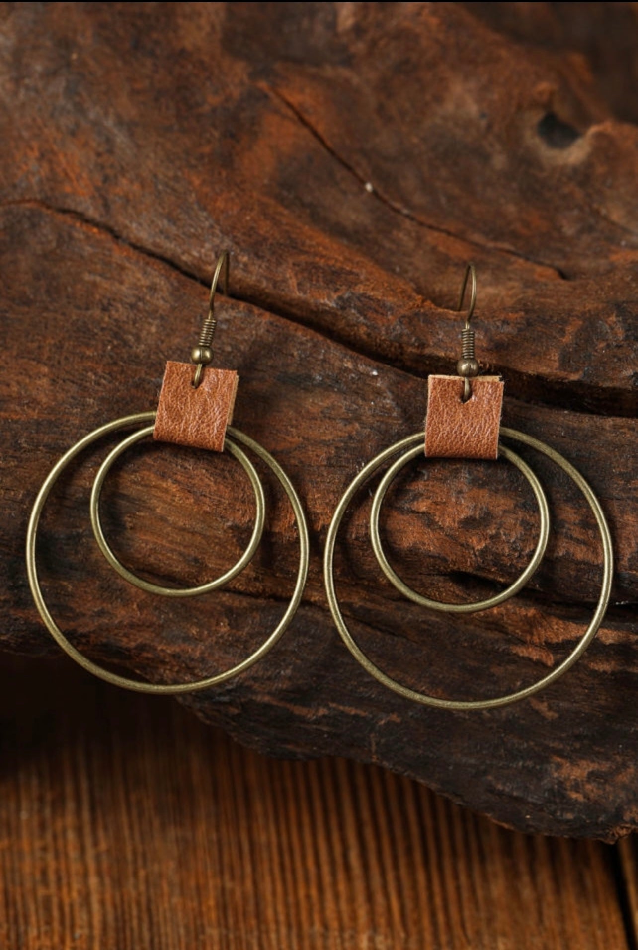 Double hoop, with leather wrap